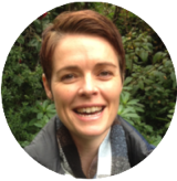 Person reading a book in a calm setting, symbolising the reflective and positive reviews of Pablo Tmoszuk’s headache and migraine book.